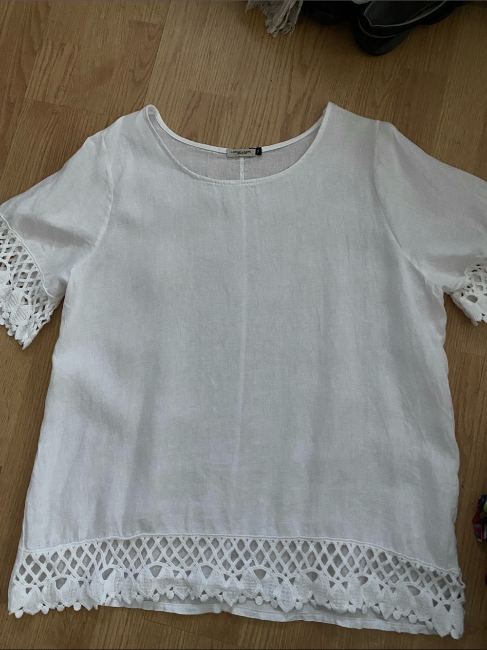 Preowned linen Lungo L’Arno  White Crochet-Hem top Italy 1 X excellent